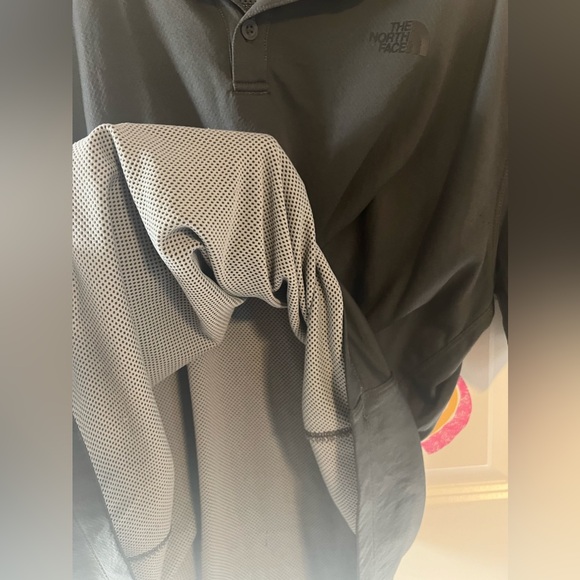 EUC M XL North Face Gray Polo 👕 Shirt - Picture 11 of 13